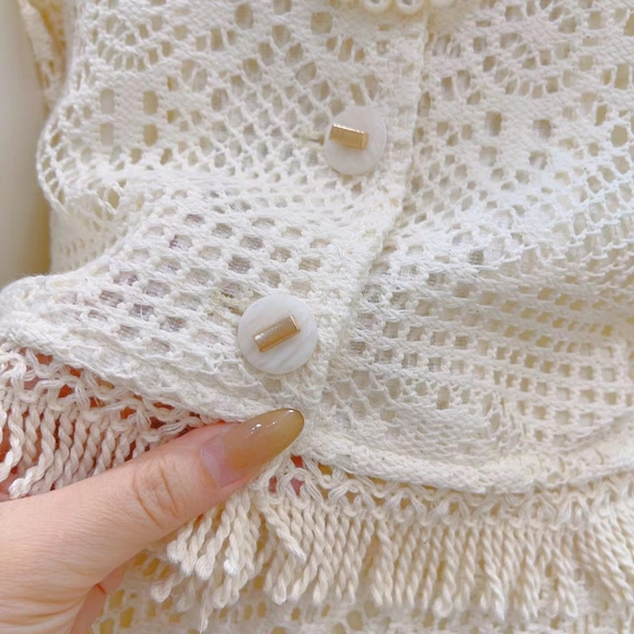 Channel style 2-piece lace suit - Picture 5 of 6